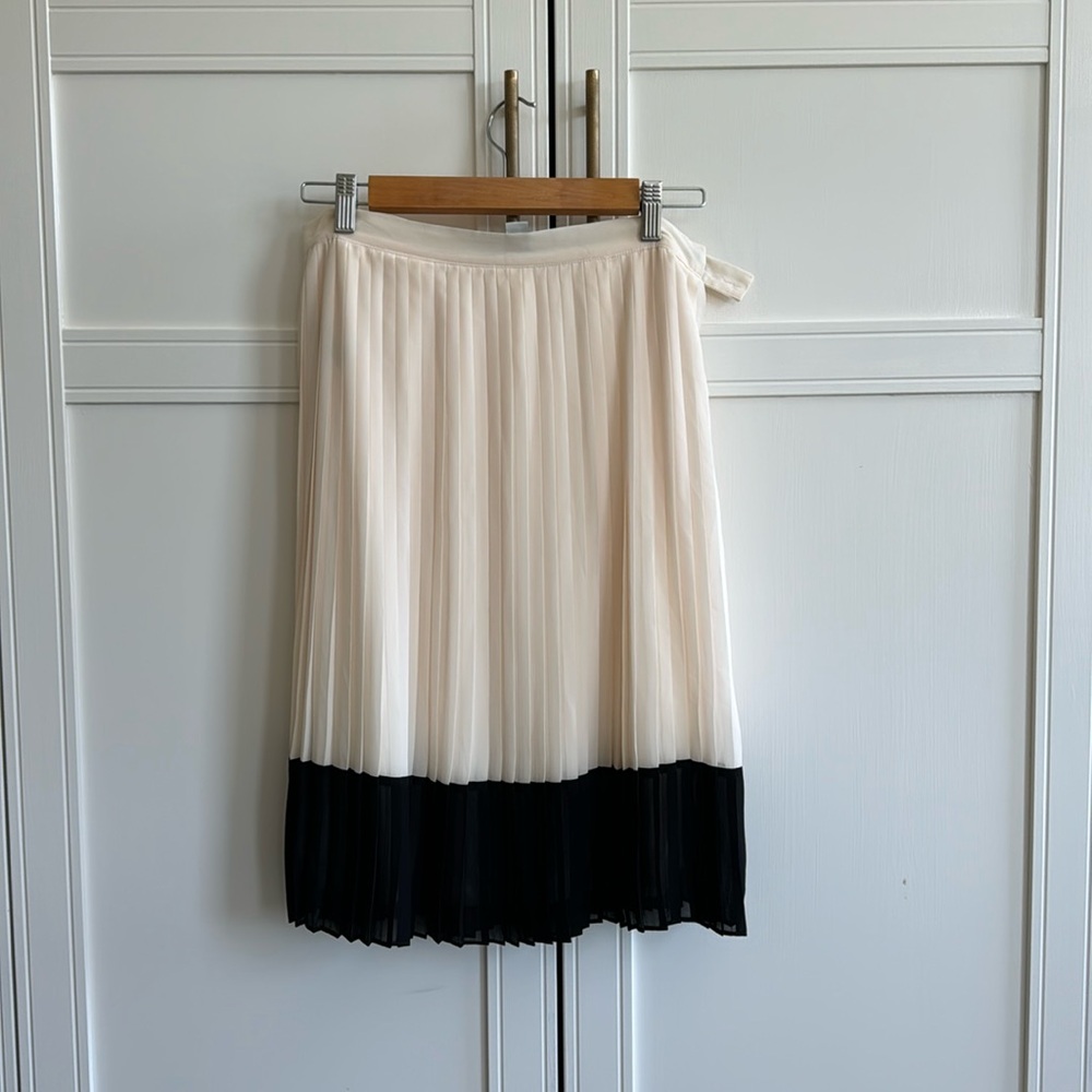 Pleated midi skirt